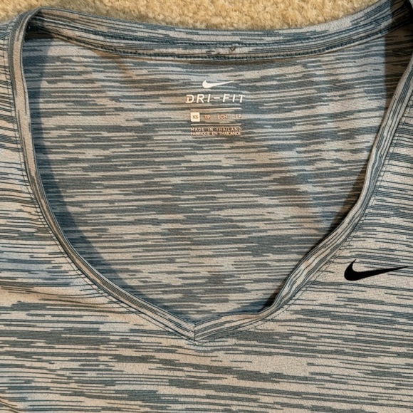 Lot of 4 Nike v-neck Dri-Fit short sleeve workout shirts size XS - Picture 5 of 5